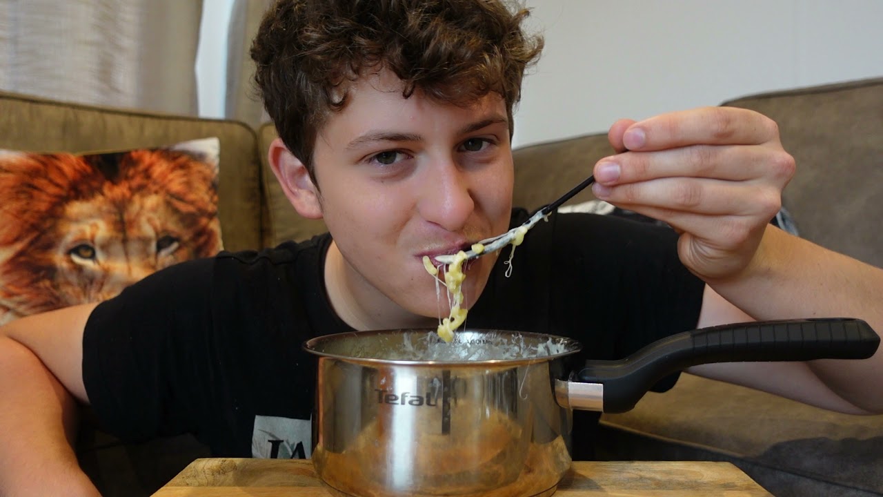 MAC & Cheese MUKBANG