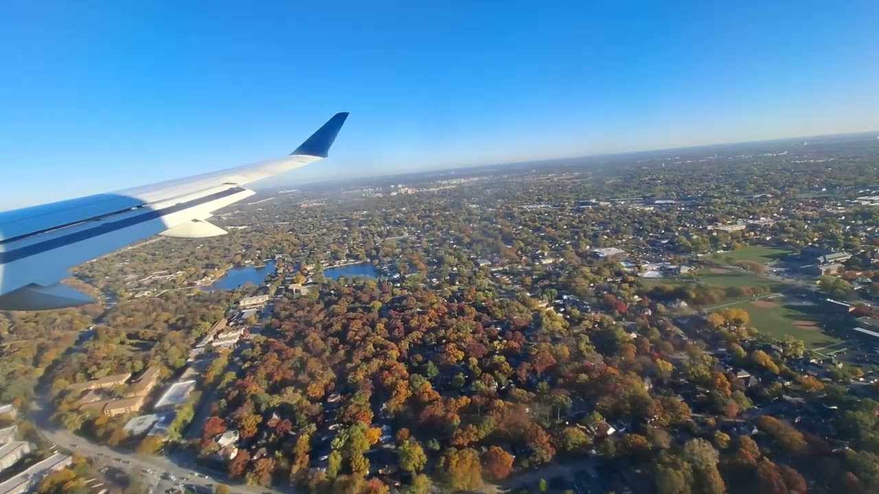 Delta Airlines A220-300 approach and landing in Chicago-O'Hare (ORD)