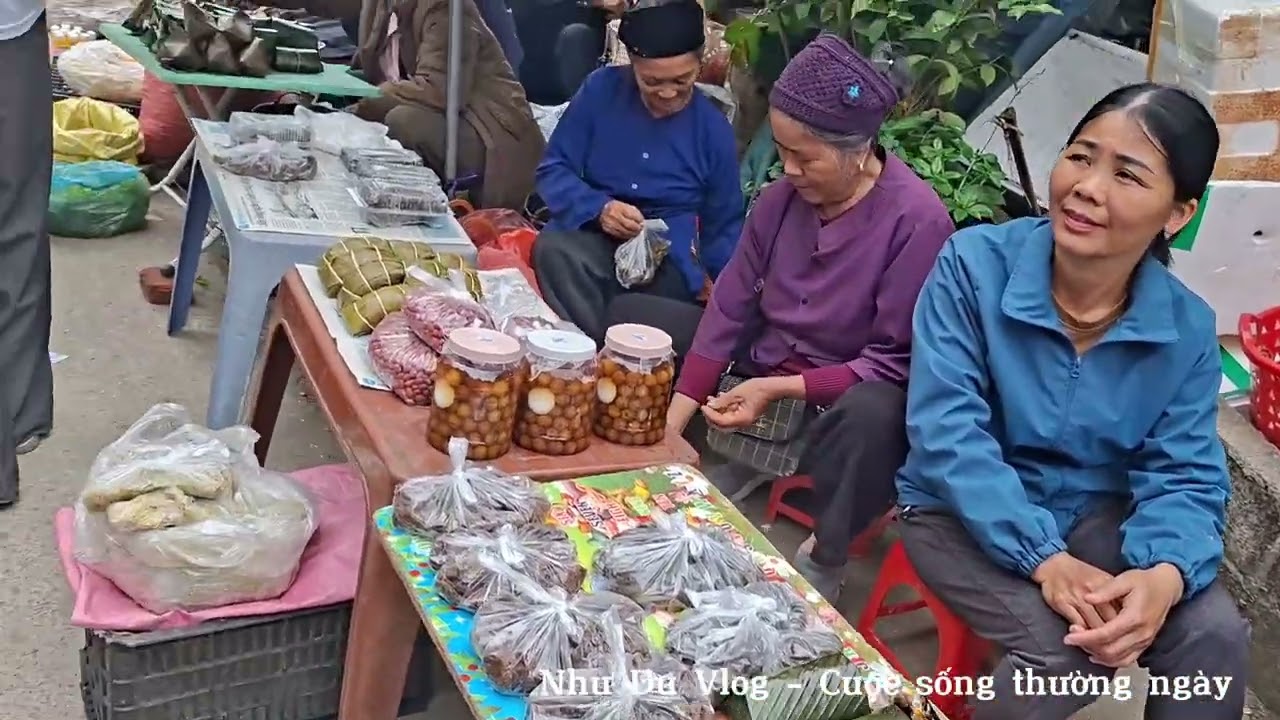 Phiên chợ đặc biệt cuối tháng giêng của bà con trong vùng