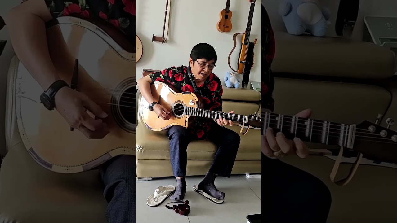 Nghệ sĩ Ch&iacute; T&acirc;m đ&agrave;n h&aacute;t Trăng Th&ugrave; Dạ Kh&uacute;c