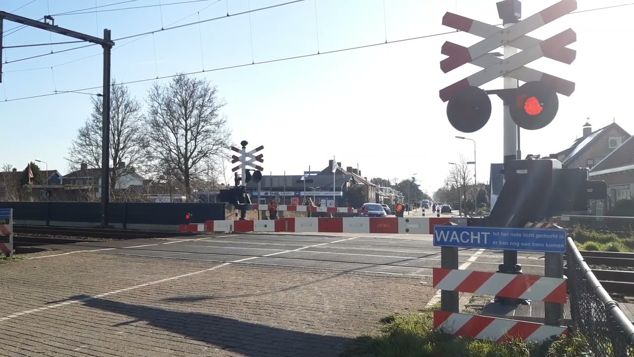 Spoorwegovergang Krabbendijke // Dutch Railroad Crossing