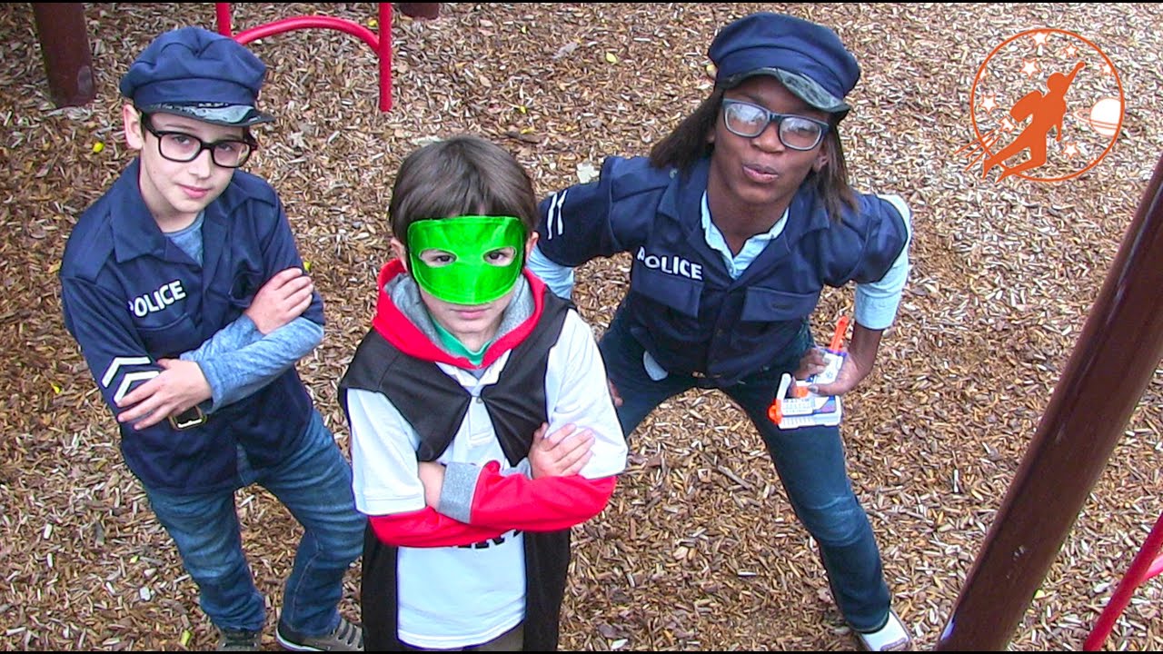 Little Heroes 16 - The Cops vs The Stinker Super Battle of Surprise Smells