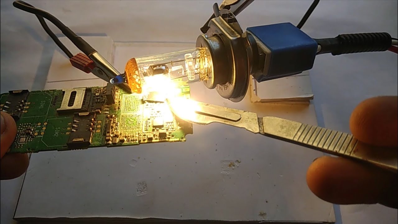 Use halogen bulb  (80/90 watt) as a smd work station