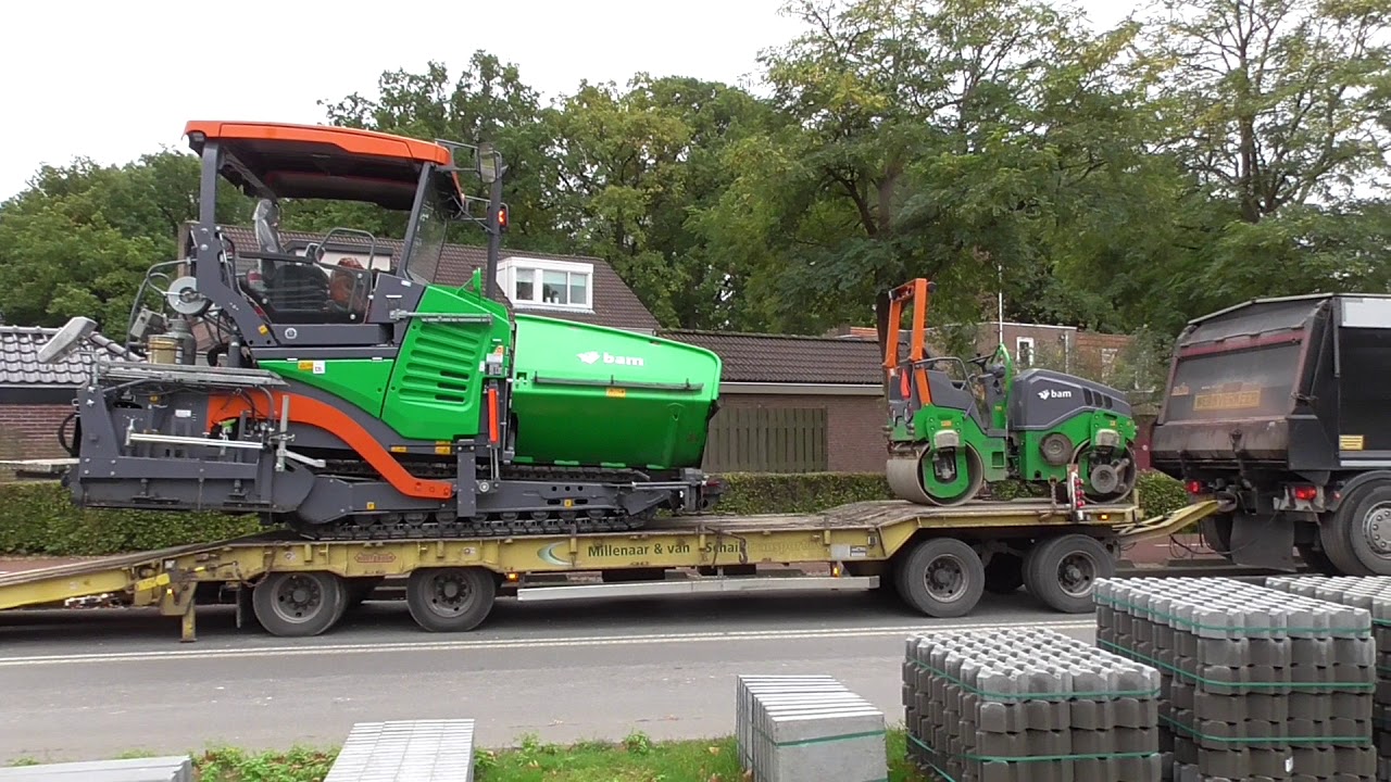 bouw parkeergarage station Wijchen deel 60 / materieel Bam Wegen op transport