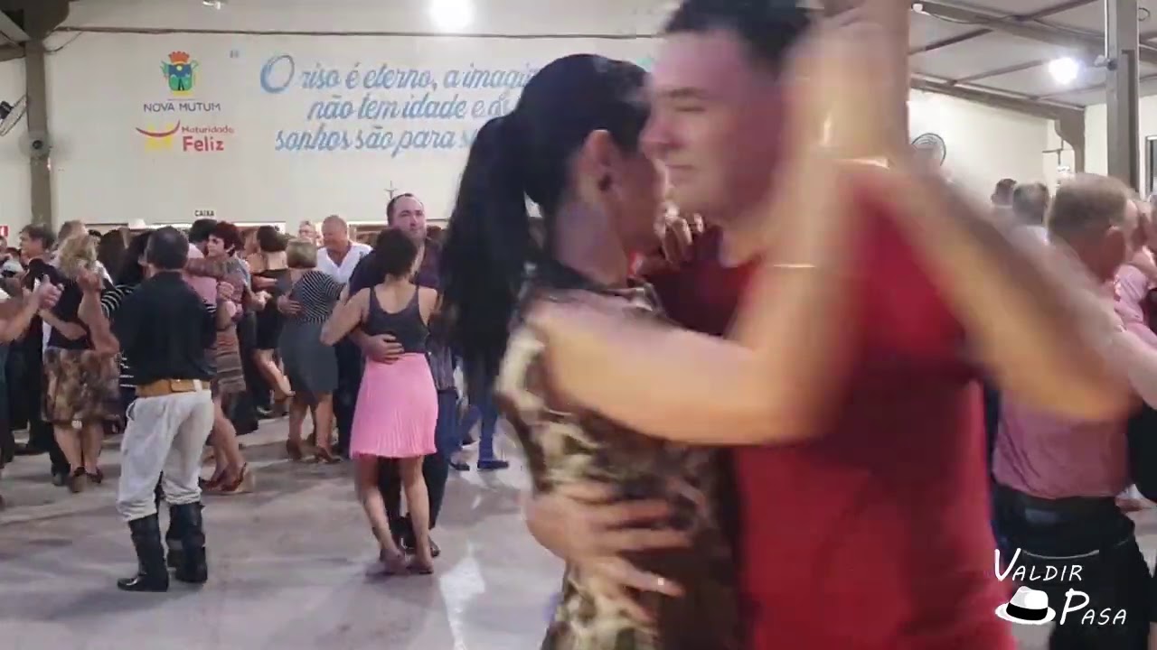 Valdir Pasa- Fica amor e  vários outros sucessos Remix.