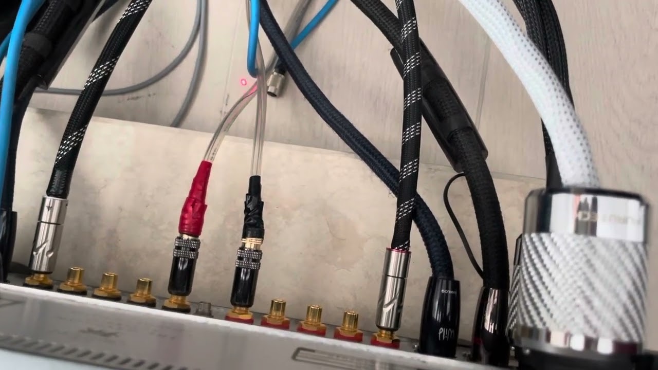 My cable line. Made by me .. Gryphon + b&w 800 d2