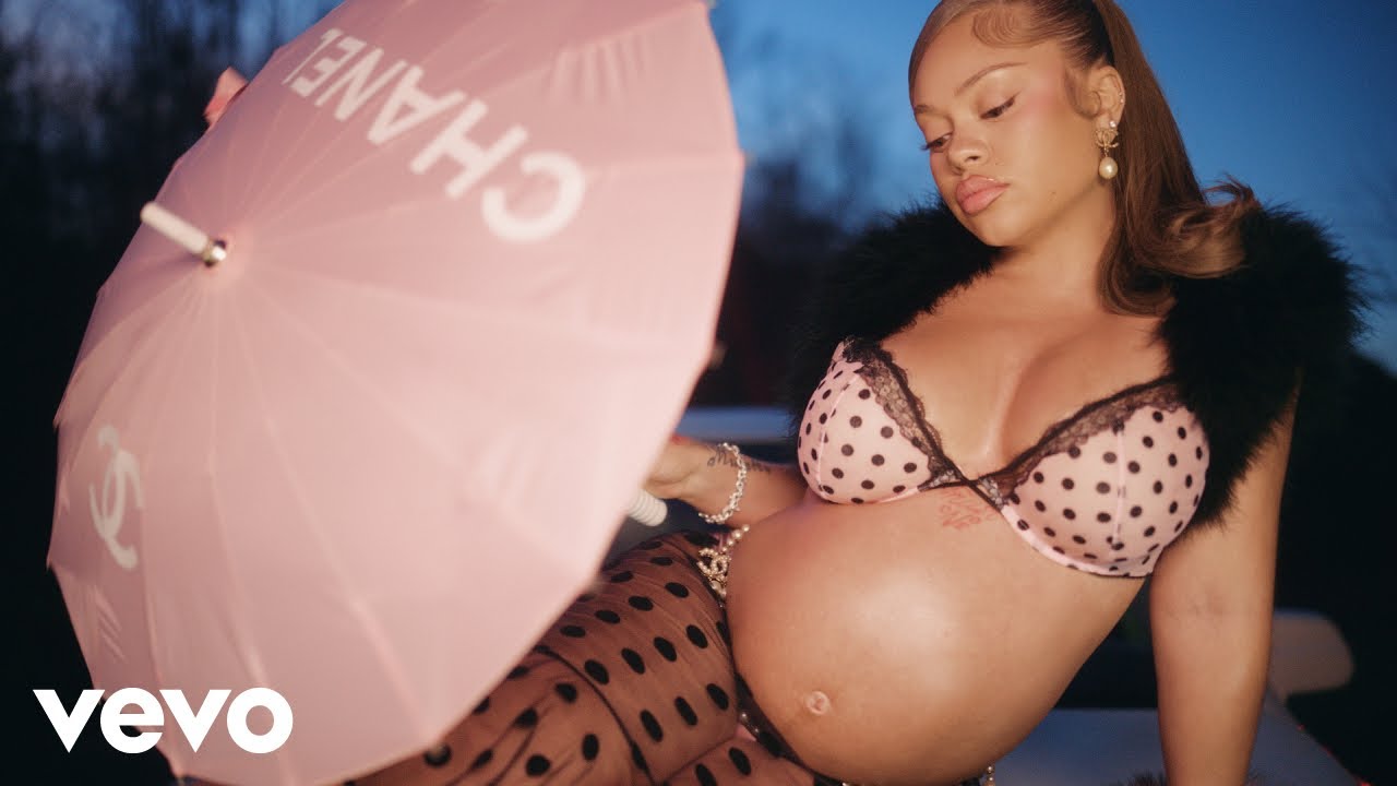 Latto - Business & Personal (Intro) [Oficjalny teledysk]