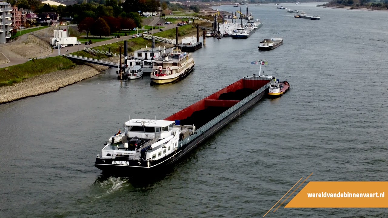 Bunkeren binnenvaartschip AUDENDA op de Rijn bij Tolkamer | Binnenvaart | Shipspotting