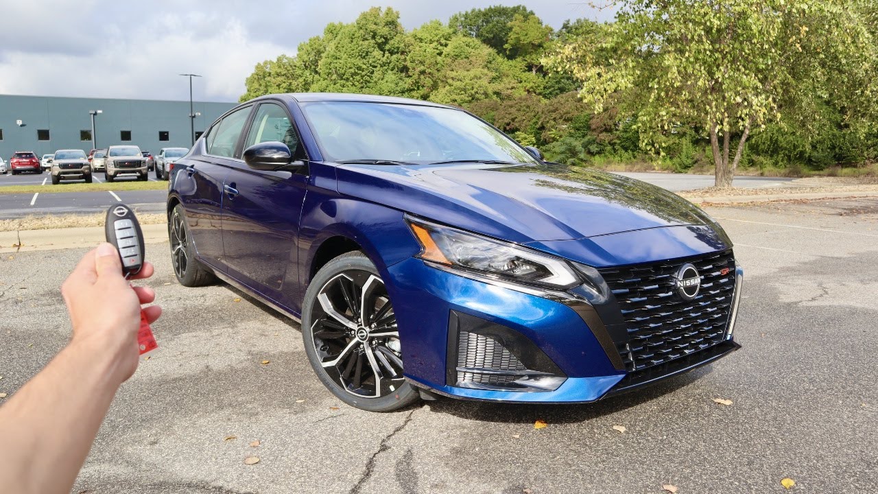 2023 Nissan Altima SR 2.5 FWD: Start Up, Walkaround, POV, Test Drive and Review