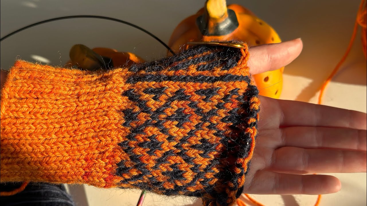 Sæt masker til hvile og slå masker op til tommelfinger (mittens/luffer)