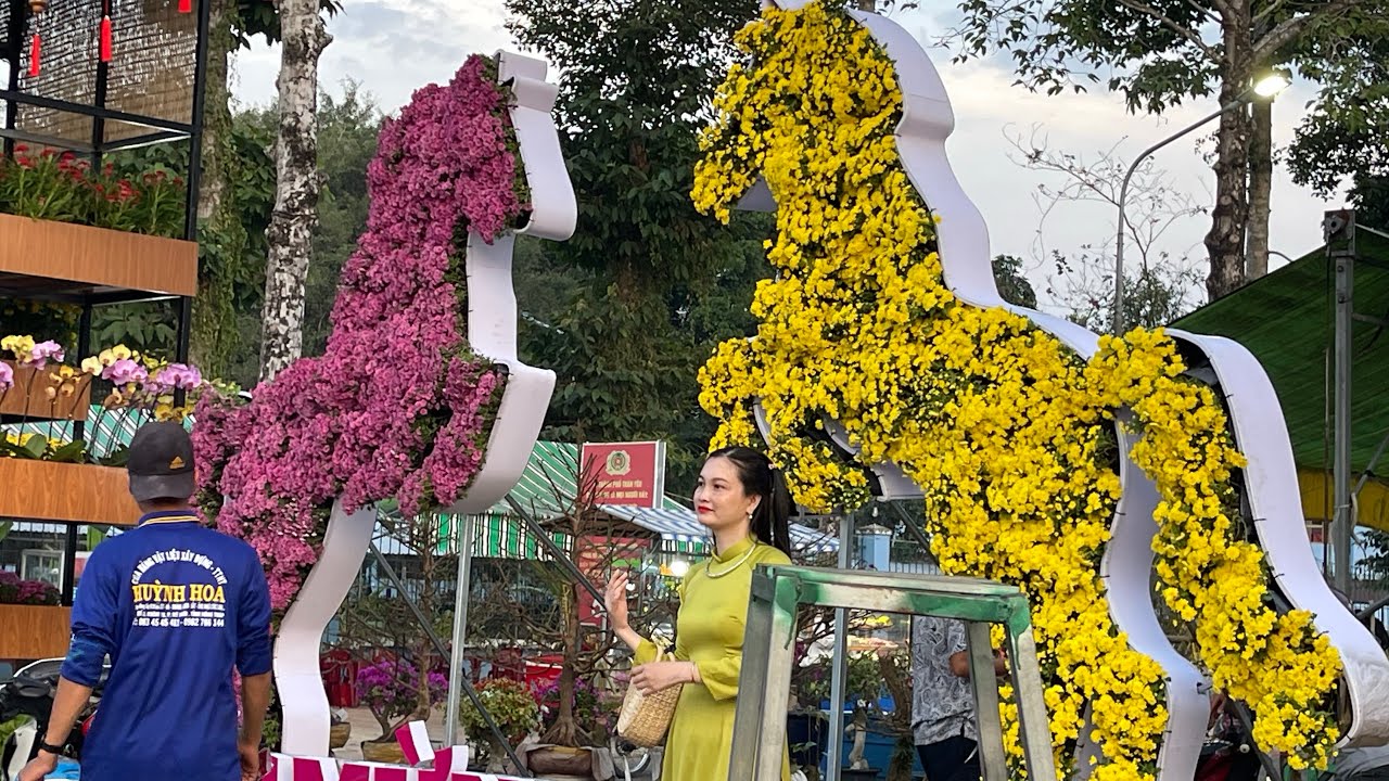 XUẤT HIỆN Hoa Chơi Tết Độc Lạ Tết 2026 Chợ Hoa Cao Lãnh Nhộn nhịp người mua hoa