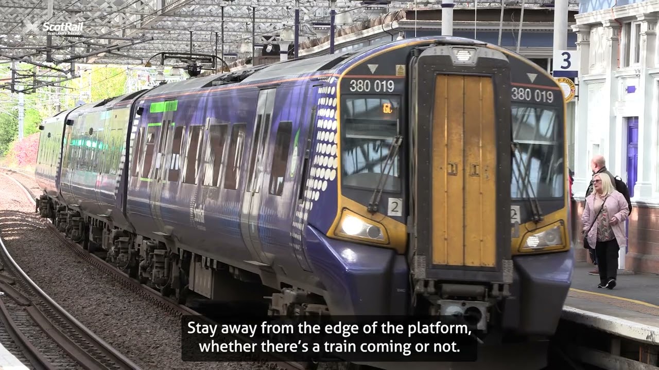 Будьте в безопасности с ScotRail — объявления и жёлтые линии