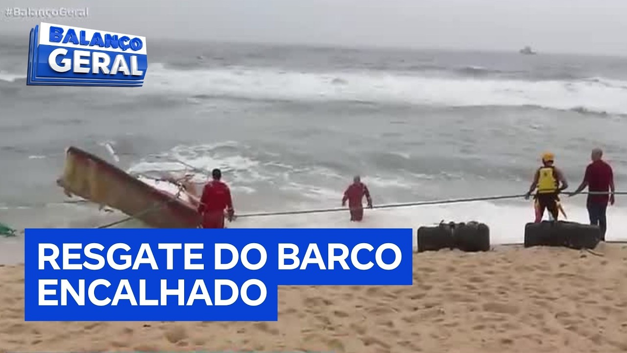 Embarcação da Marinha encalha e gera operação de resgate no Rio