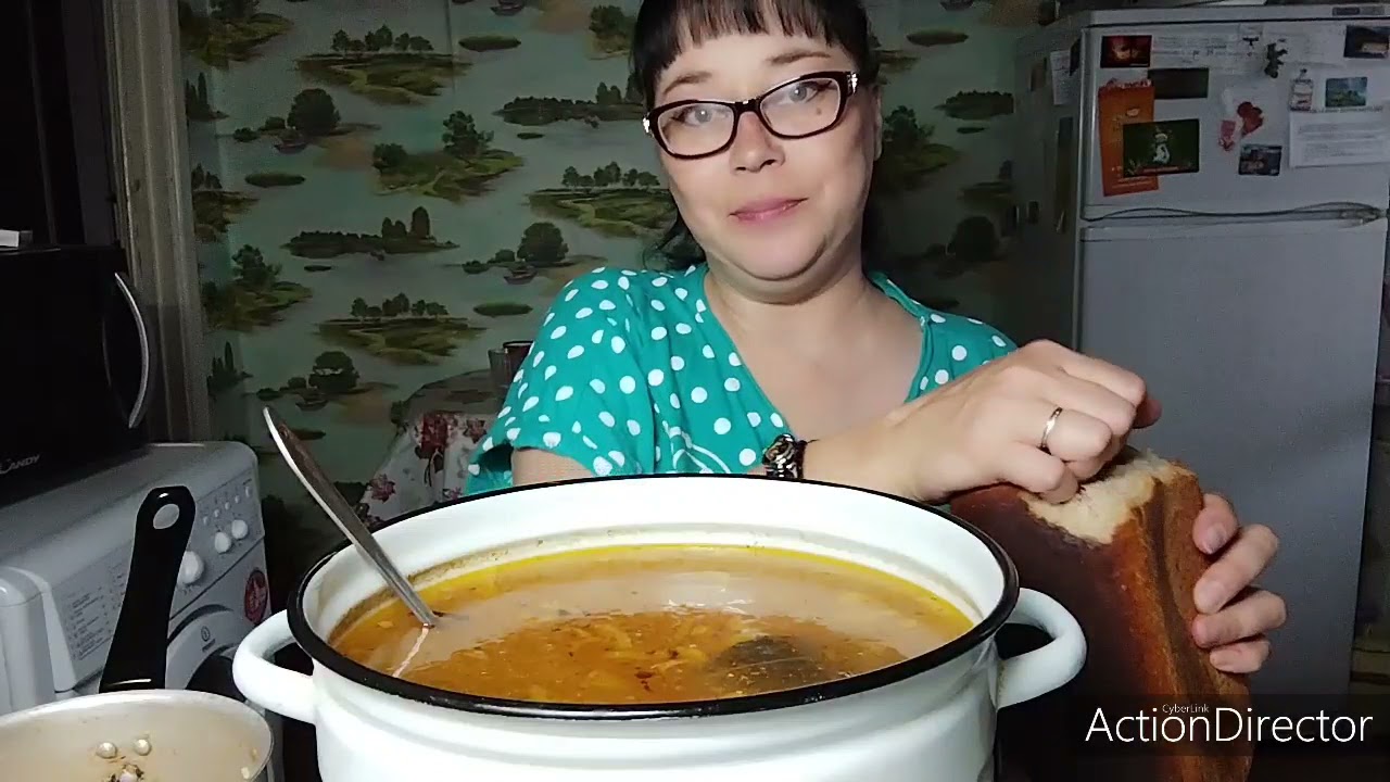 Мукбанг | Килькин суп прямо с кастрюли, макароны с килькой из ковша 😆, булка хлеба