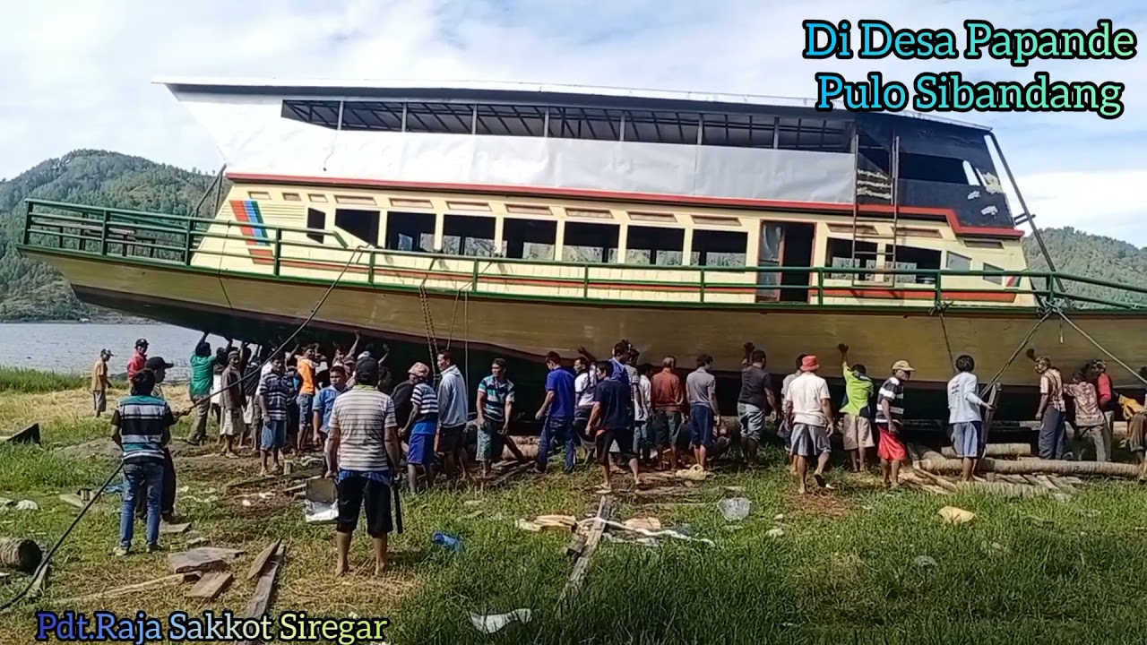 Acara Maraek Tio (menurunkan kapal ke danau Pulo Sibandang)