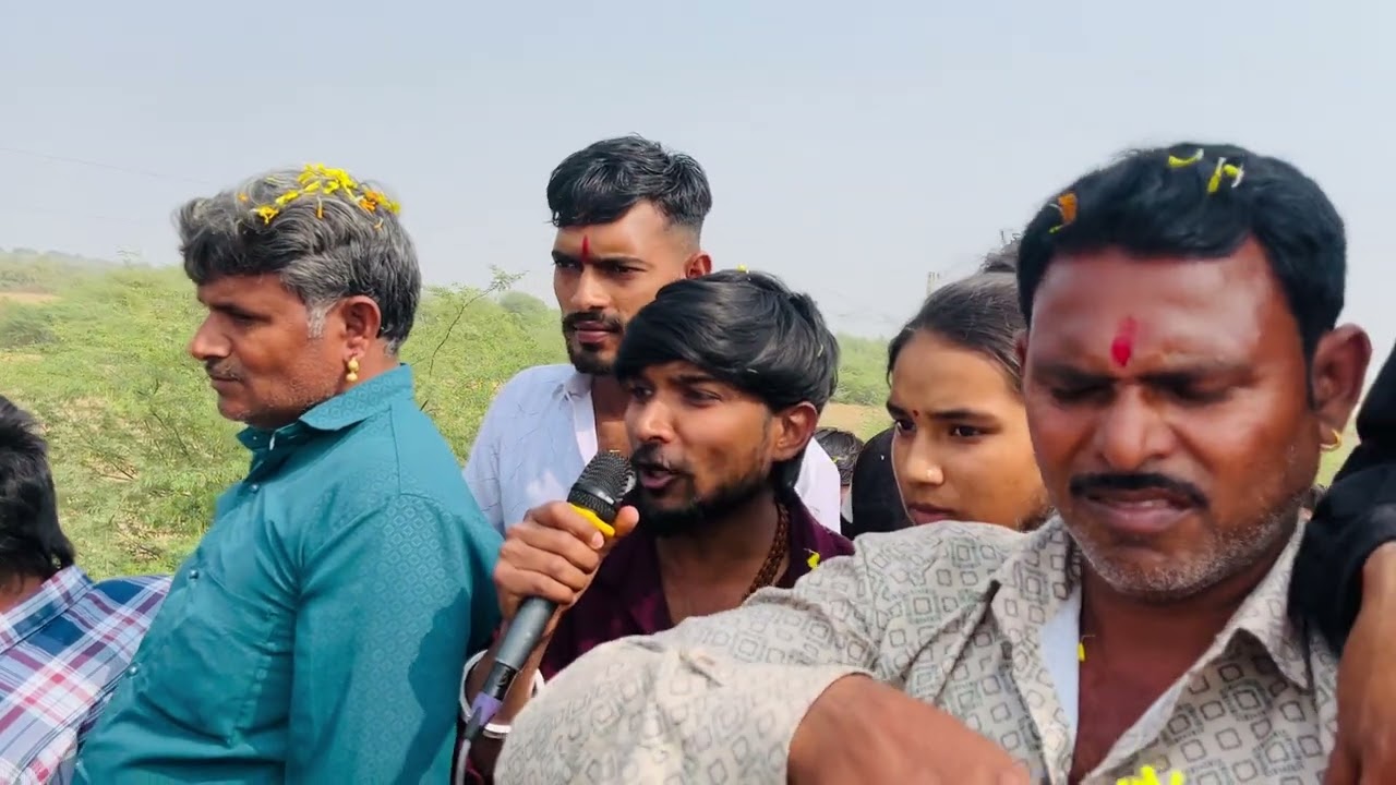 જય કાળુ હીરા ની મેલડી માં  ખાવડાથી પગપાળા પચાસકીલો વજન પોચની સિકકા માથેઉપાડી ને મુના ધામ 