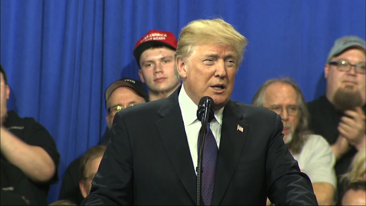 Trump Says It's 'Un-American' Not to Applaud Him