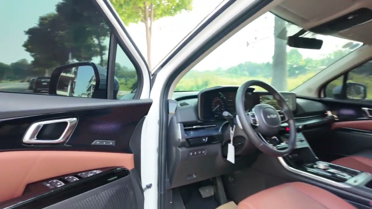 CARNIVAL PREMIUM máy dầu 7 chỗ 2023 - Giá thành hợp lý | Lăn bánh chỉ 44.000 km 