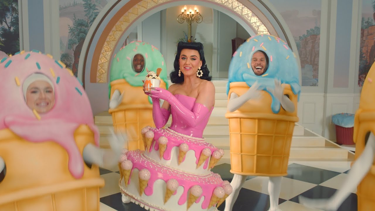 Katy Perry se fait livrer des glaces avec takeaway.com | Quelqu&rsquo;un a dit takeaway.com 2022