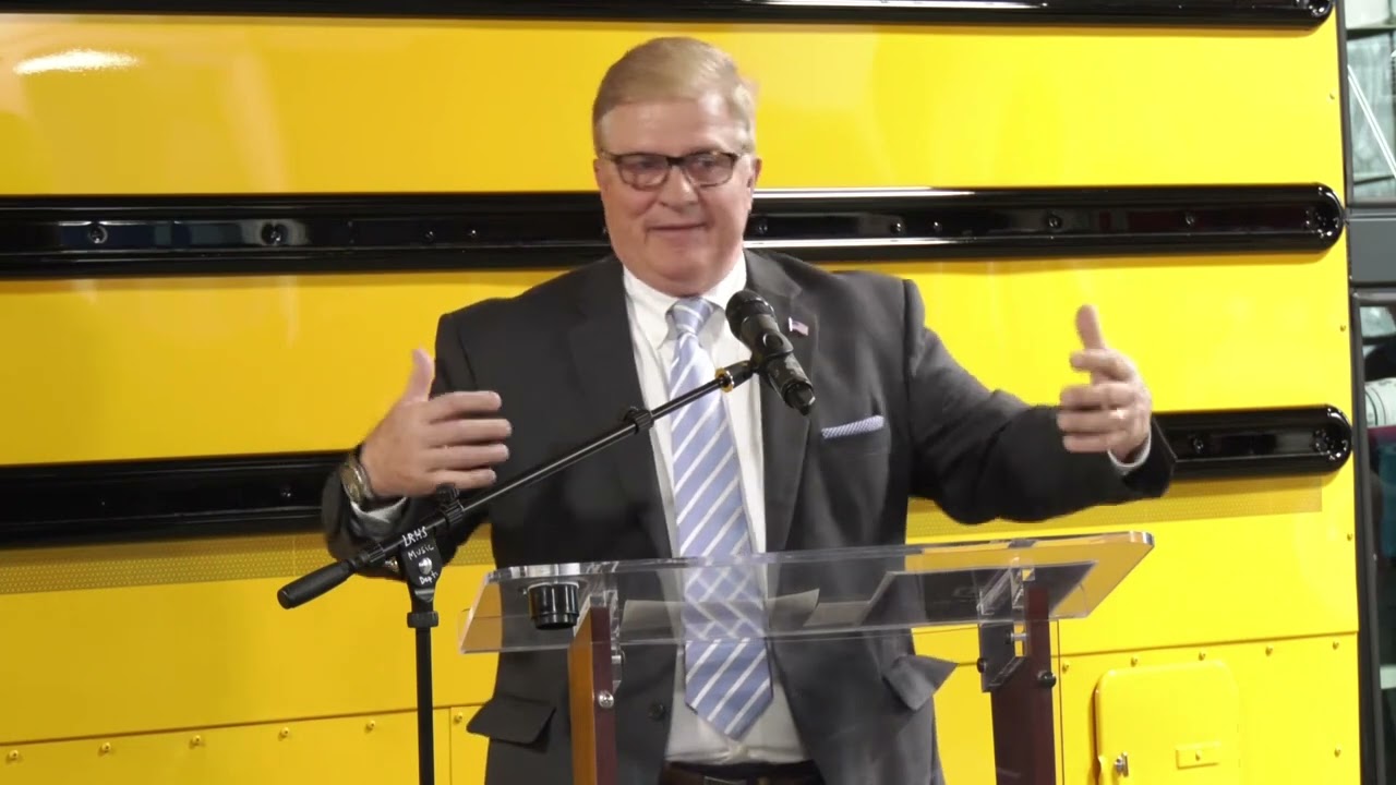 Presentation of the first (ever!) electric school bus given by someone to a school!