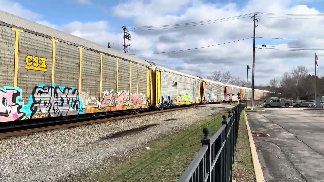 Long CSX manifest going west