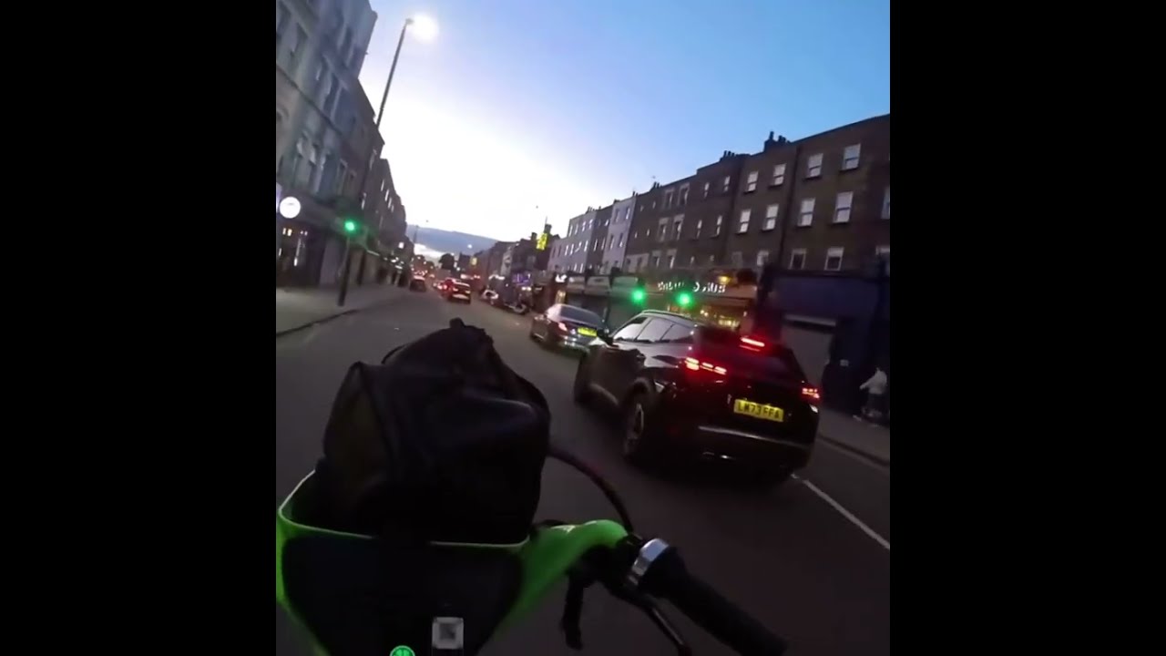 Pickpocket chased on electric bike - London pickpocket  #london #soho #cyclist #stolen