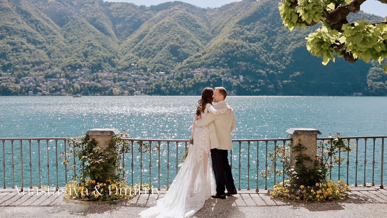 Intimate wedding at Villa D'Este. Wedding ceremony at Villa Carlotta overlooking Lake Como in Italy