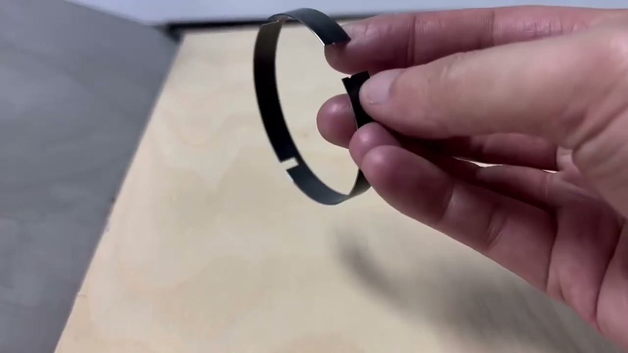 Flat auto bender working demo on 0.45x8mm label cutting rule, Good performance and fast speed