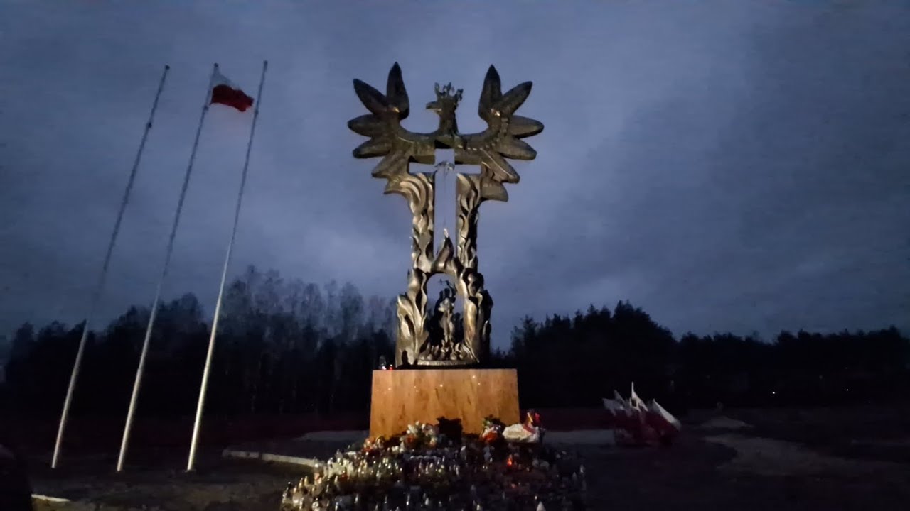 Memoriał Ofiar Ludobójstwa na Wołyniu w Domostawie. Polish Sue złożyła hołd ofiarom Rzezi Wołyńskiej