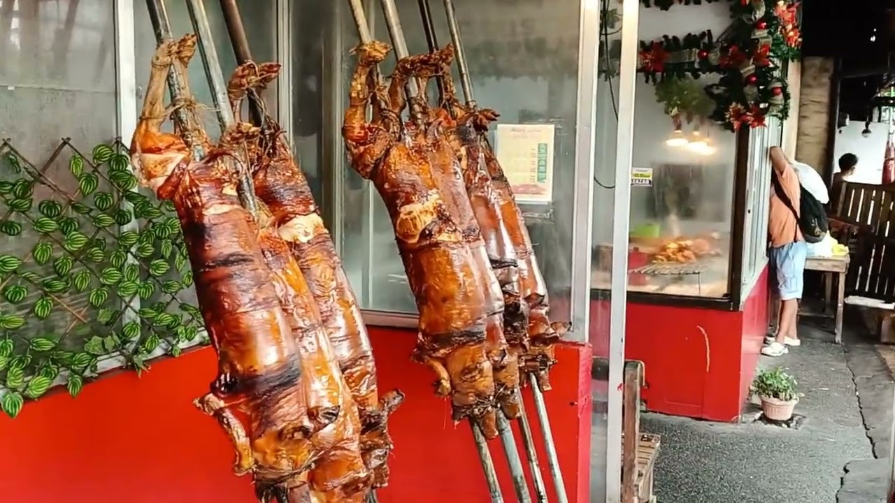 Siguradong maraming bibili Ng lechon pork sa la loma, ang lechon capital of the Philippines. 👍