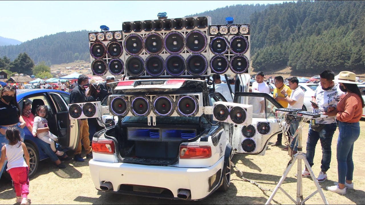 Instalaciones de LOCOS por el CAR AUDIO en el evento del Cheleros Cars Club