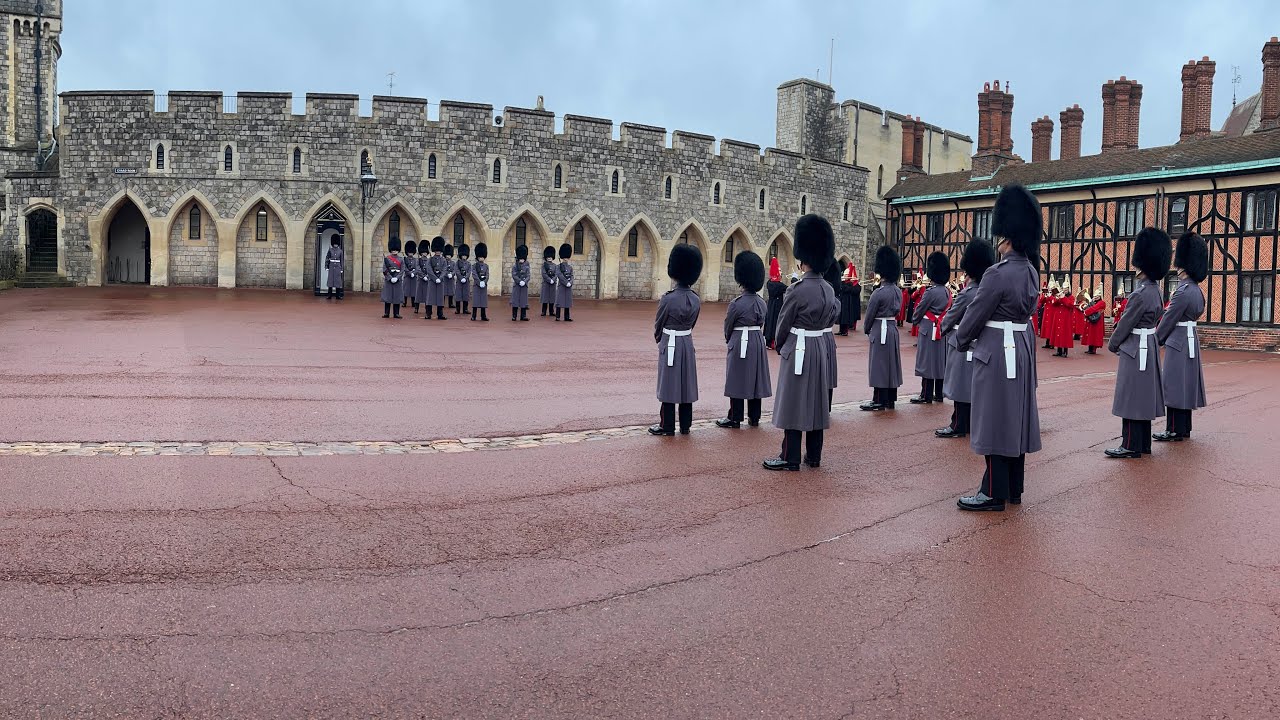 Changing of the guard ( Christmas special) Windsor castle 22/12/22