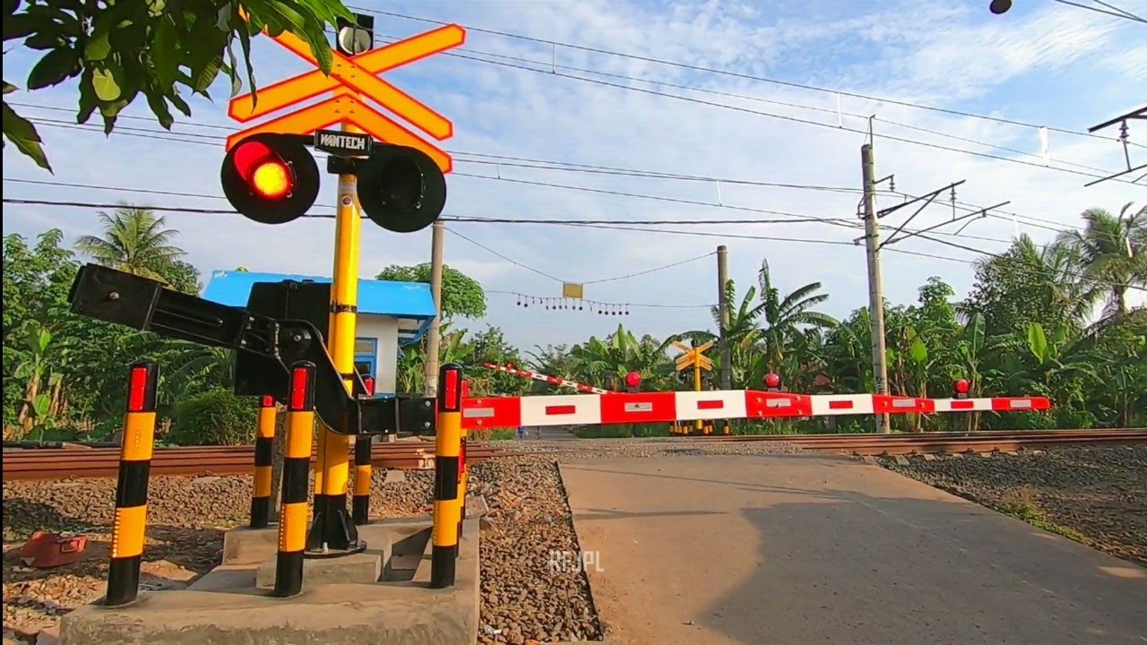 Perlintasan Kereta Api KRL Kampung Kandang Waktu Awal Aktif