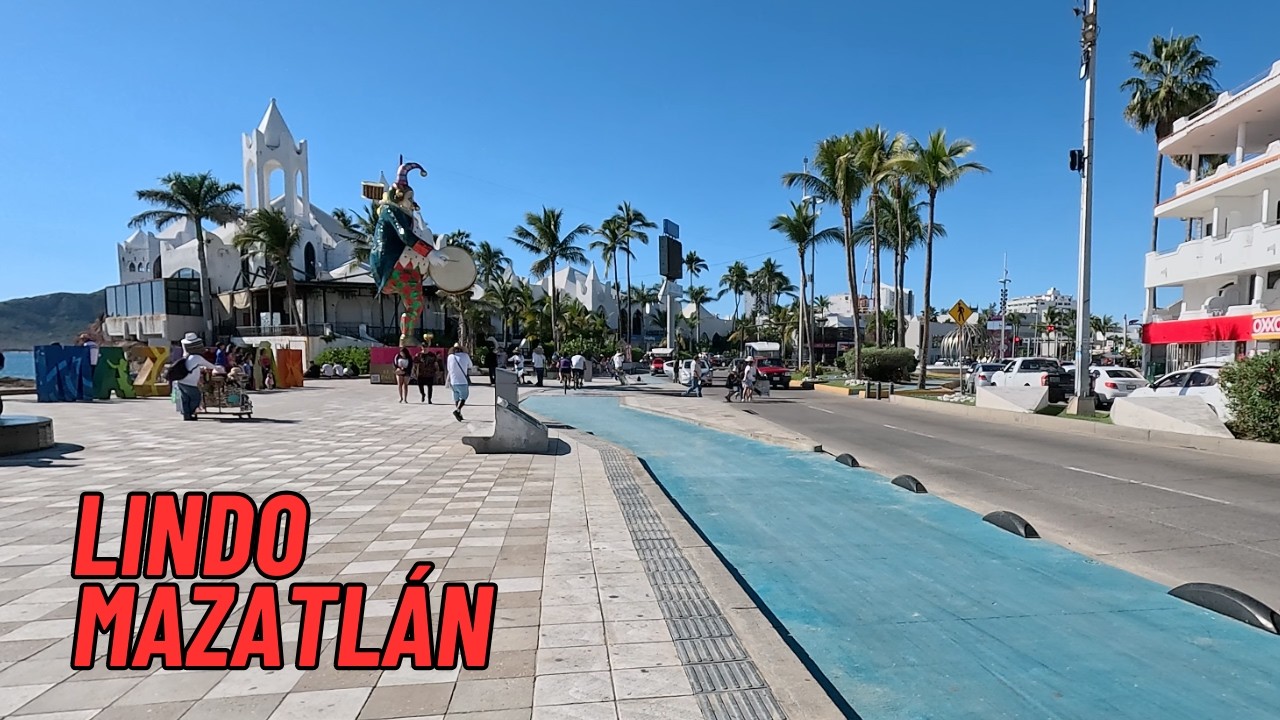 Playa camarón, las letras Mazatlán y el bello malecoón