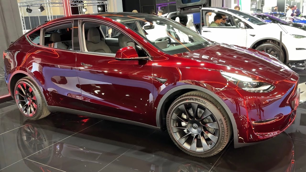 TESLA MODEL Y (2023) - new Midnight CHERRY RED color (visual review) Dual motor