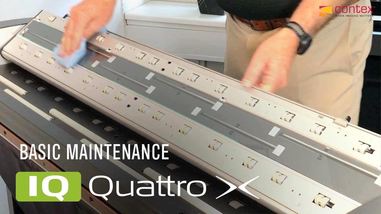Cleaning the glass plate of IQ Quattro X – Contex