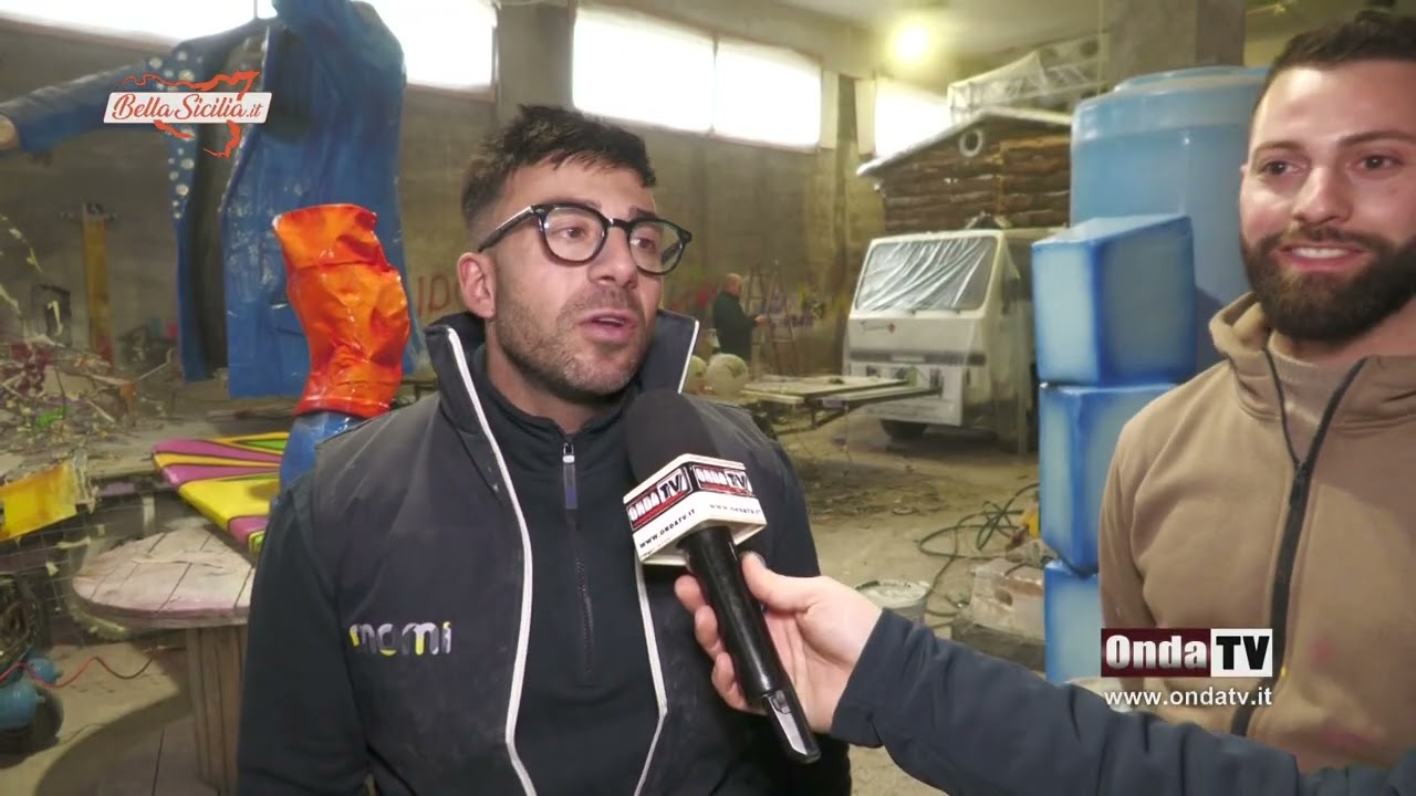 I giganti prendono forma! 🏗️ Siamo entrati nel cantiere del carro 