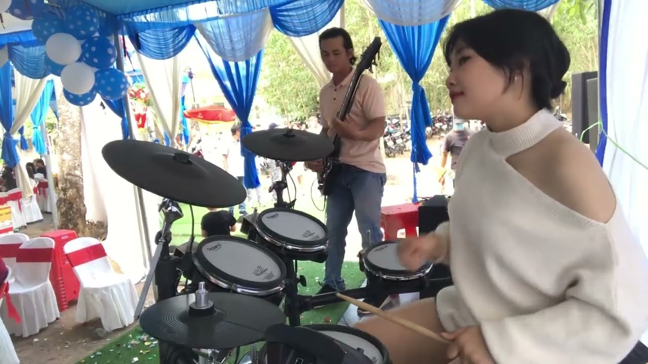 V&ugrave;ng Trời B&igrave;nh Y&ecirc;n (Remix) - Ni Ni Drum Cover - Chị G&aacute;i H&aacute;t Hay Qu&aacute;