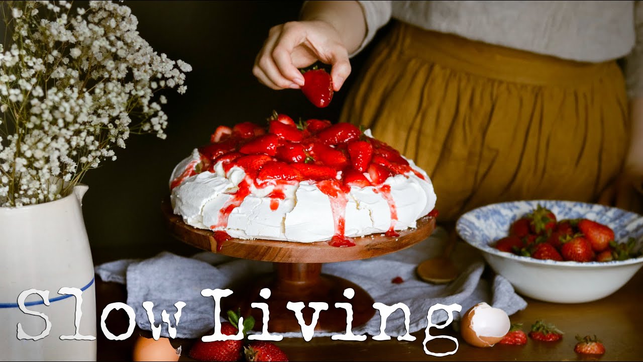 Strawberries and Cream Pavlova | Slow Living Vlog | Cottagecore
