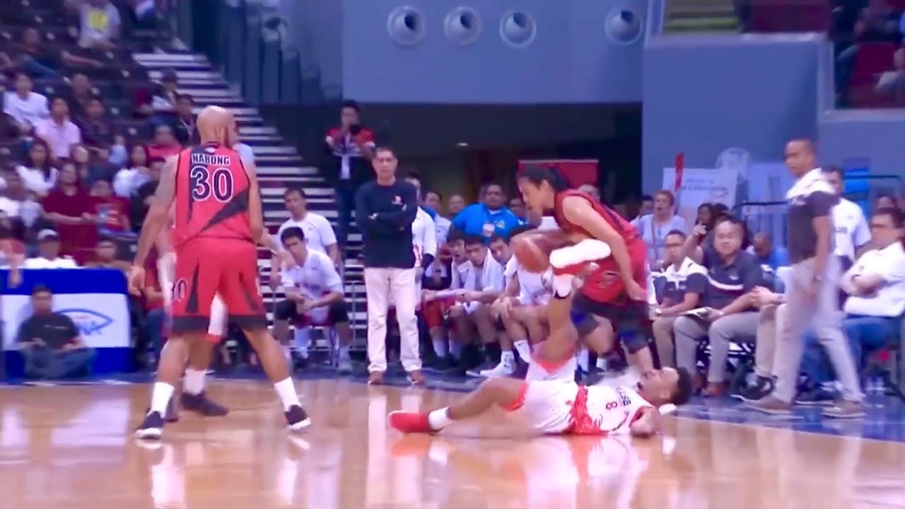 Calvin Abueva gets body checked by Kelly Nabong, flexes his biceps & taunts crowd | PBA flashback