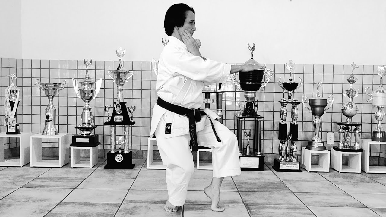 KOKUTSU DACHI: O desafio de virar corretamente.