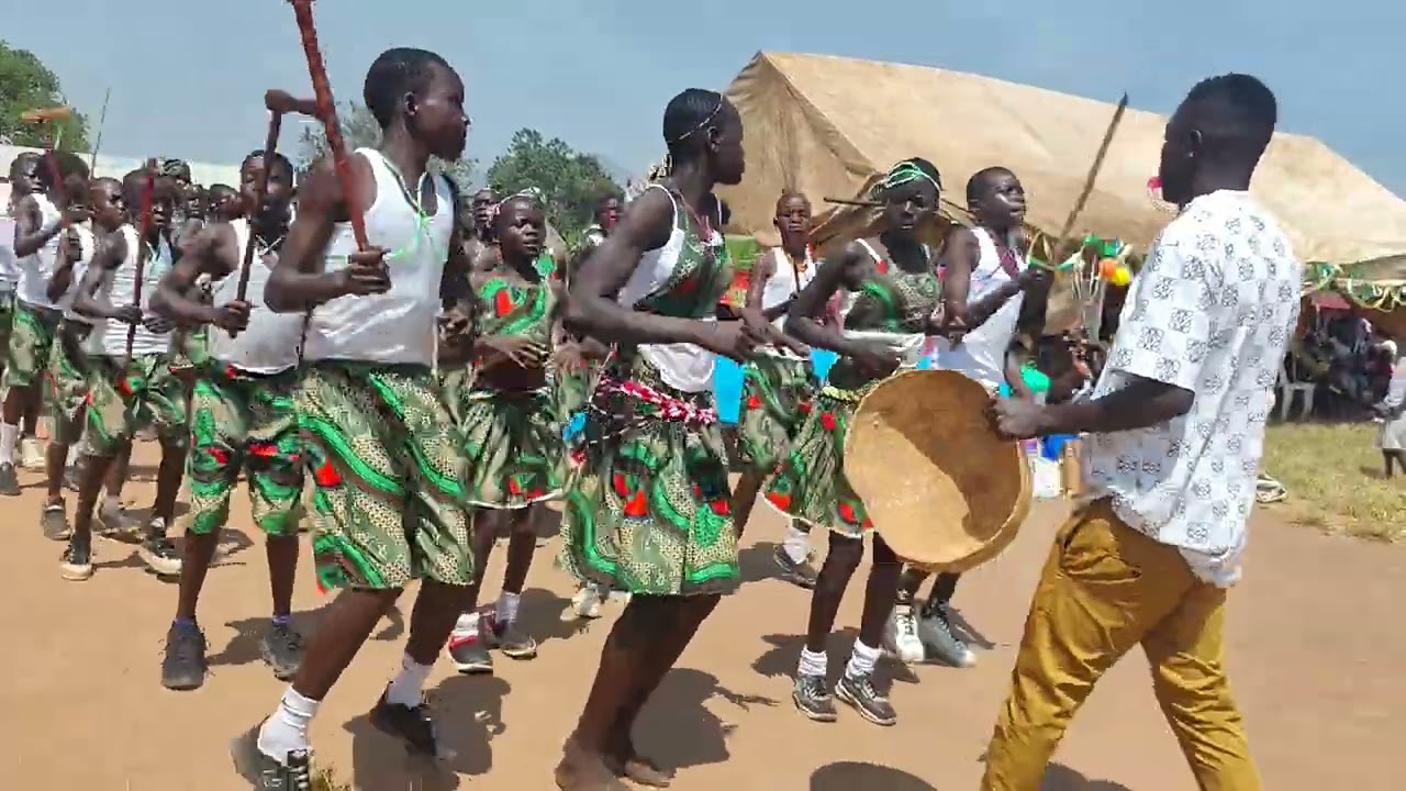 Acholi dance,Ajere