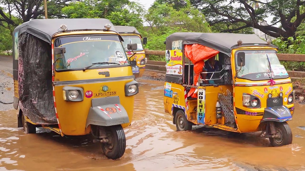 Auto video | Piaggio Ape Auto Rickshaw passengers are Off Road Driving in pothole | Crazy Auto Wala