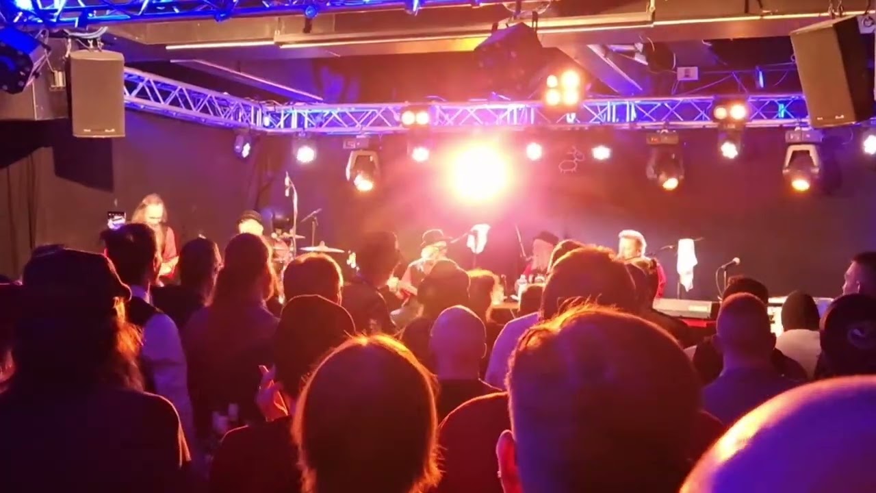 El&auml;kel&auml;iset - Humpataanko Saksassa (LIVE 2024)