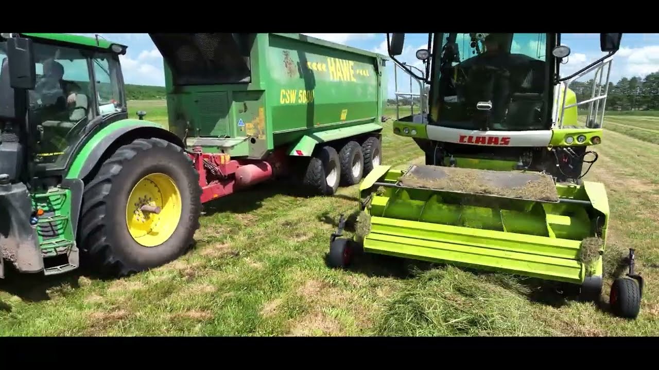 Claas Jaguar 960 TT chopping gras