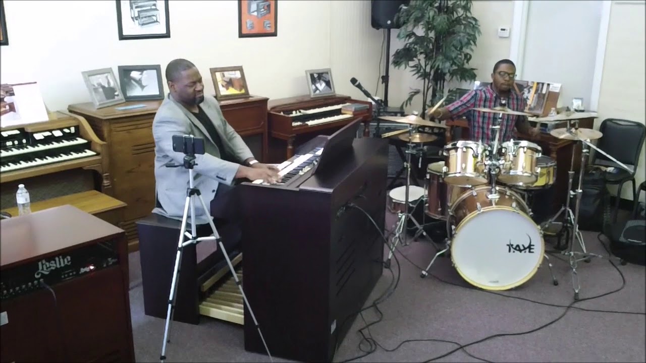Rev Jimmie Smith on HAMMOND A162 in Macon GA BlackHAMMOND.com!