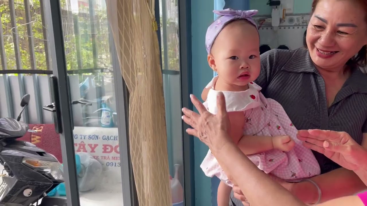 Món xôi và chè trôi nước làm mừng thôi nôi cho cháu Nabi của nội Mai 
