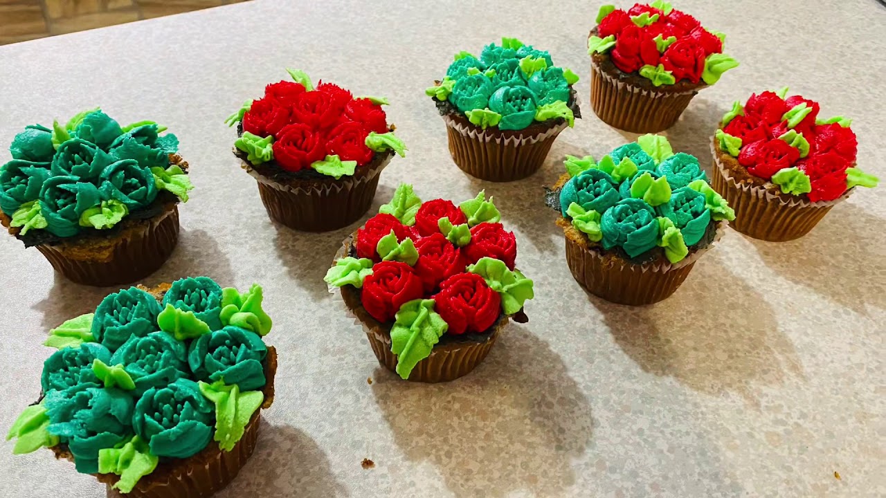 BUTTERCREAM FLOWER CUPCAKES USING RUSSIAN PIPING TIPS