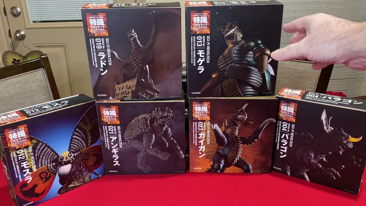 Revoltech Baragon/Mothra Articulated Kaiju Review !
