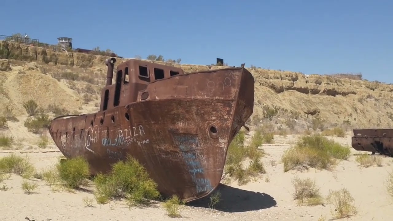 Ship Cemetery in Uzbekistan: 船の墓場inウズベキスタン